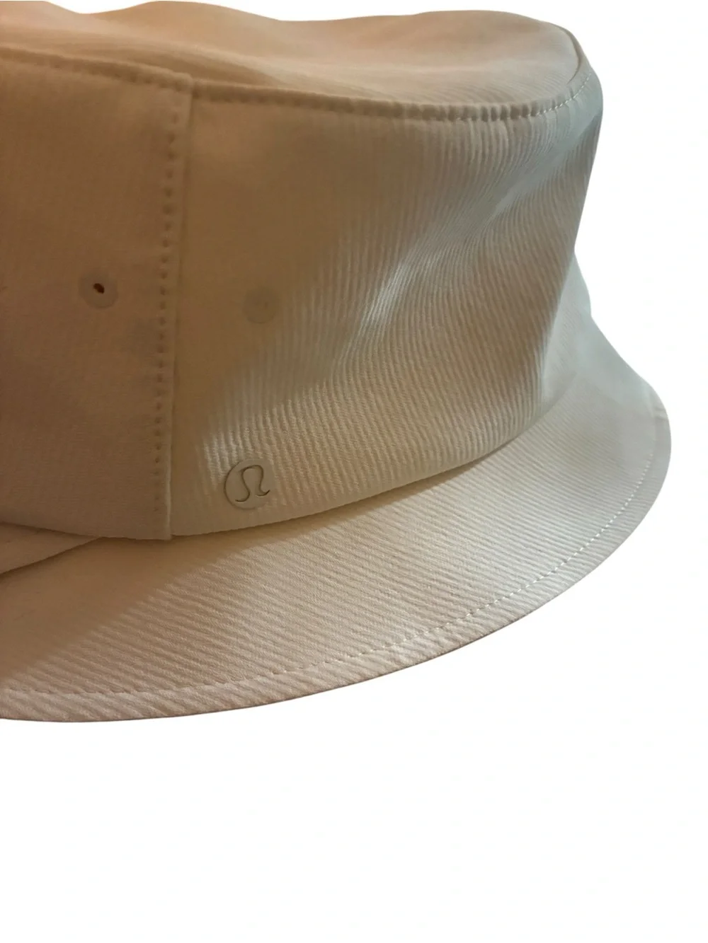 NWOT Lululemon Wide-Brim Bucket Hat with Chin Strap in White Opal M/L